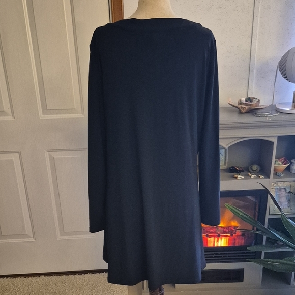 Chic Black V-Neck Women's Tunic Dress - Picture 6 of 8